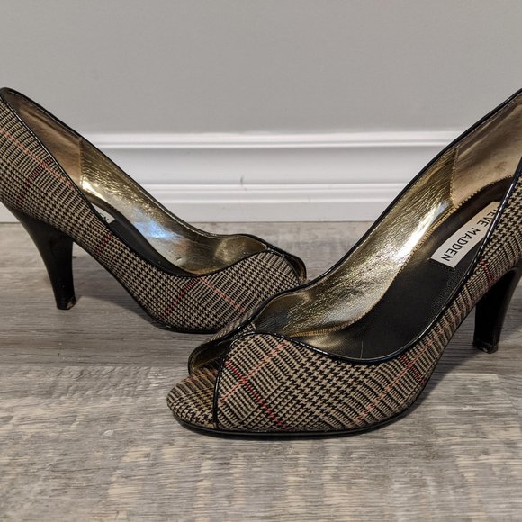Steve Madden size 8 plaid high heels
